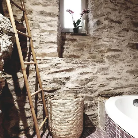 Soulié Du Tarn Avec Magnifique Vue Sur La Rivière Et La Vallée