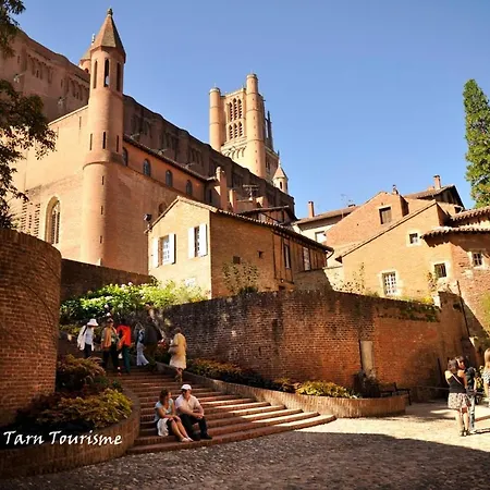 Aveyron Avec Vue Riviere, Proche Albi * Requista