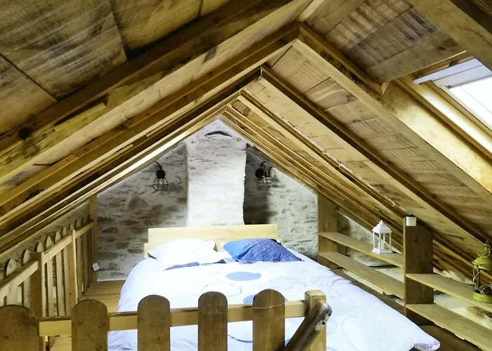 Aveyron Avec Vue Riviere, Proche Albi