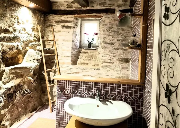 Aveyron Avec Vue Riviere, Proche Albi *