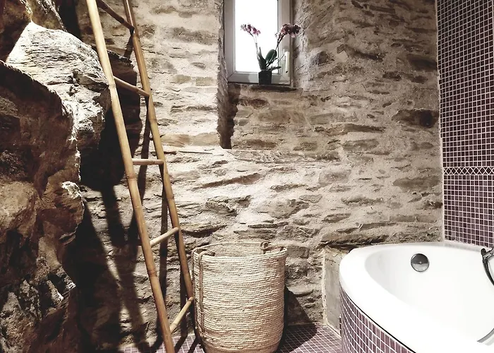 Aveyron Avec Vue Riviere, Proche Albi