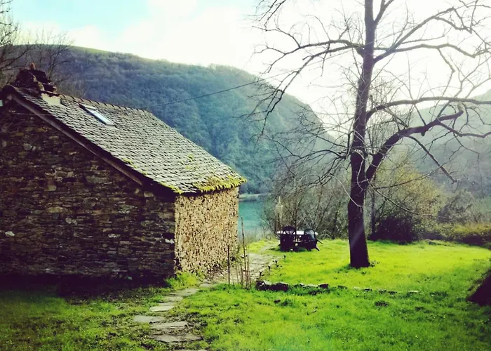 Aveyron Avec Vue Riviere, Proche Albi